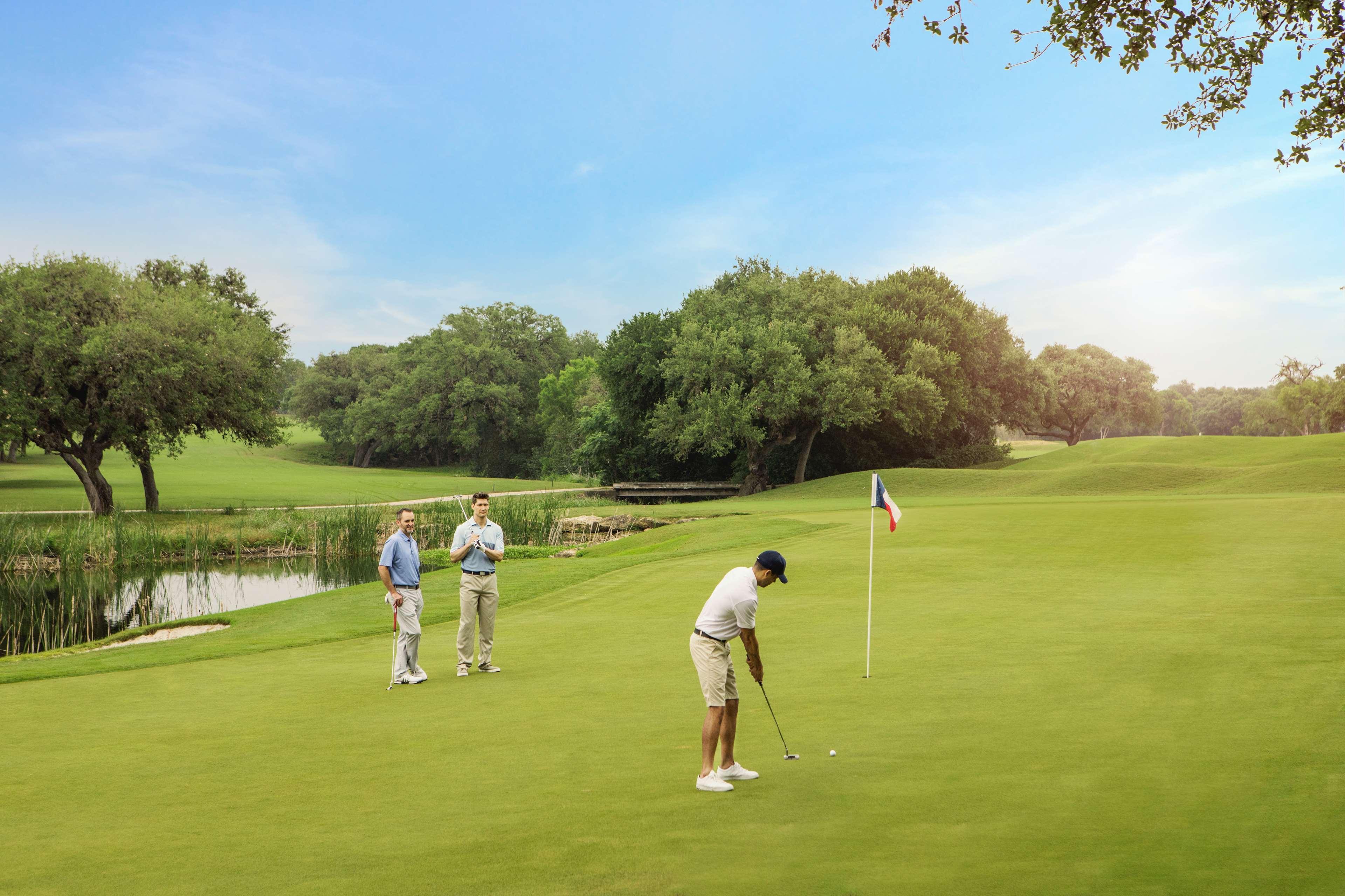 Hyatt Regency Hill Country & Hotel